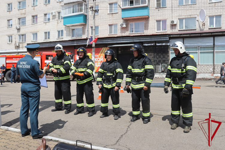 Росгвардейцы стали серебряными призерами соревнований по пожарному кроссфиту в ЕАО