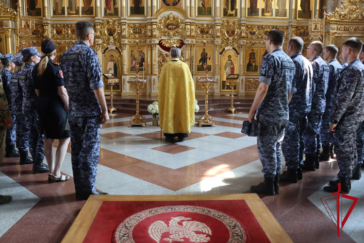 Росгвардейцы Еврейской автономии почтили память небесного покровителя ведомства