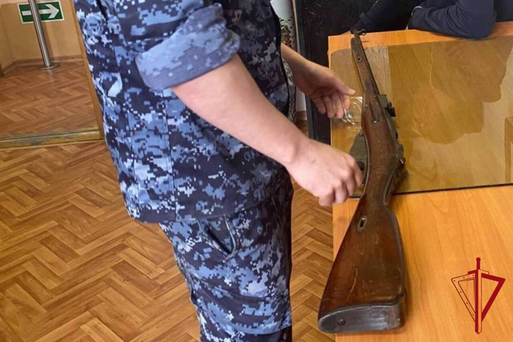 В ЕАО сознательный гражданин сдал в Росгвардию найденный карабин  