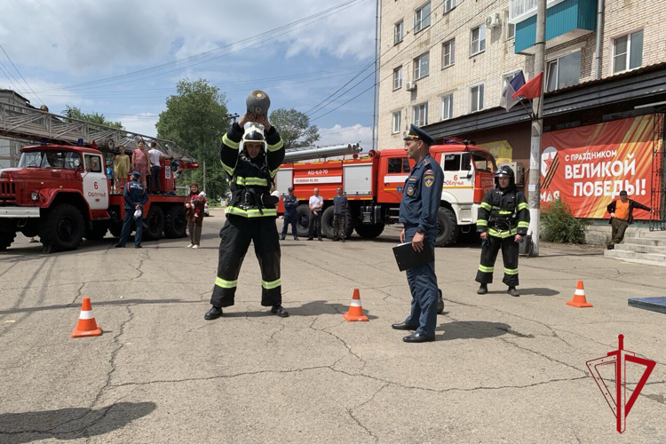 Росгвардейцы стали серебряными призерами соревнований по пожарному кроссфиту в ЕАО