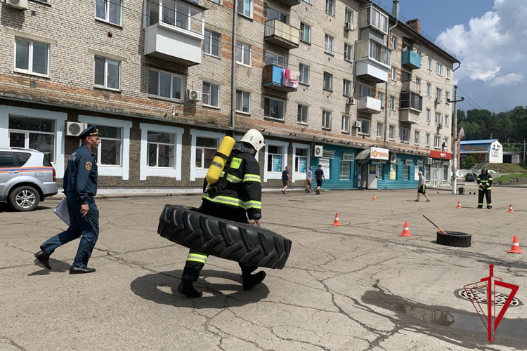 Росгвардейцы стали серебряными призерами соревнований по пожарному кроссфиту в ЕАО