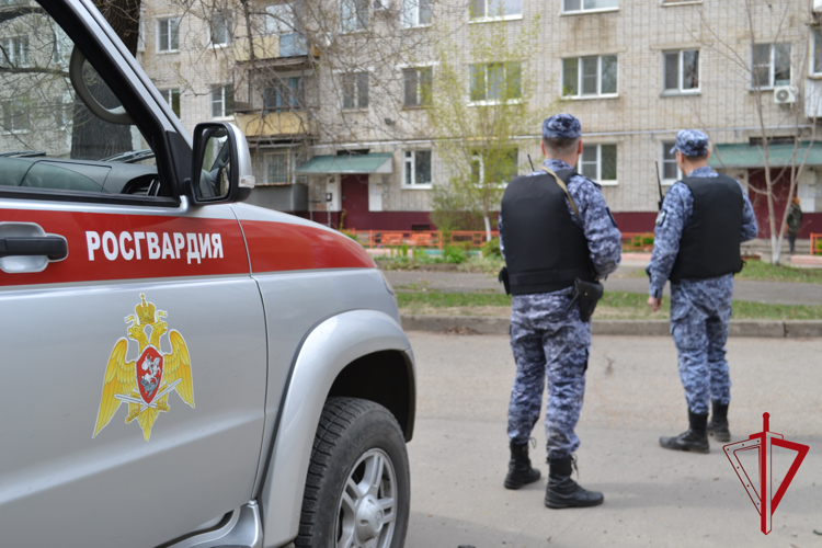В Биробиджане росгвардейцы задержали посетителя медицинского учреждения, устроившего скандал