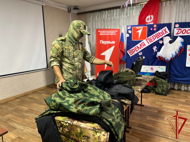 Росгвардейцы навестили ребят, отдыхающих в оздоровительном лагере «Юннаты» в Биробиджане