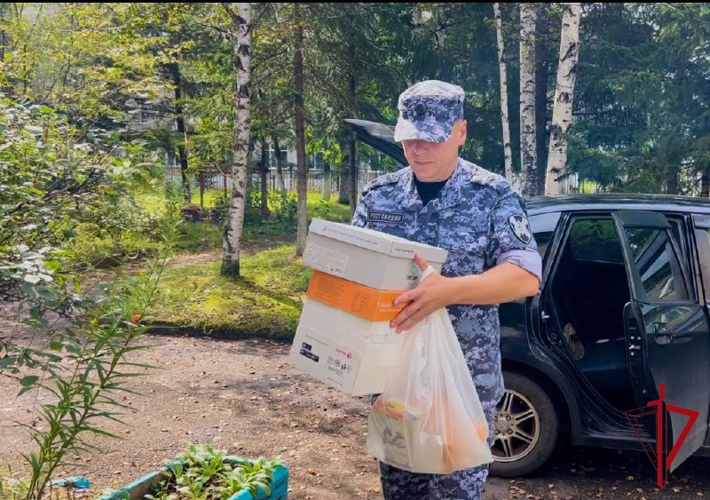 С Днём знаний поздравили росгвардейцы воспитанников социально-реабилитационного центра города Биробиджана