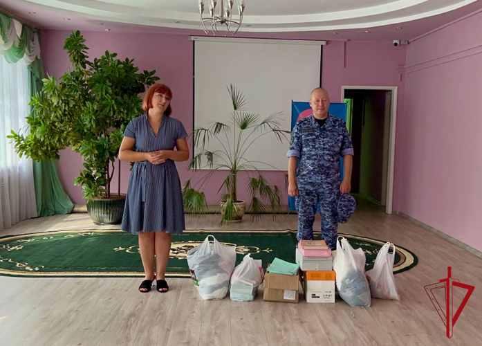 С Днём знаний  поздравили росгвардейцы воспитанников социально-реабилитационного центра города Биробиджана 
