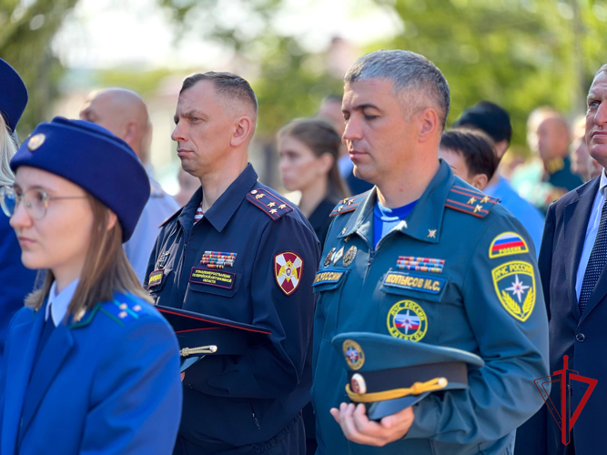 Торжественное возложение цветов состоялось в сквере Победы города Биробиджана в память павших героев Второй мировой войны