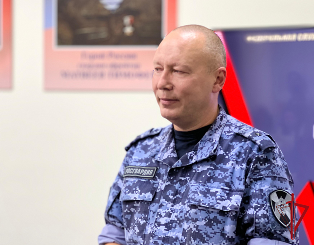 Военнослужащий Росгвардии провёл урок памяти «Имя трагедии - Беслан» для биробиджанских школьников