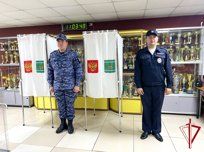 В Еврейской автономии росгвардейцы приняли участие в обеспечении правопорядка в период проведения Единого дня голосования