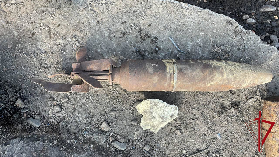 Взрывотехники ОМОН «Мизрэх» обследовали найденные подозрительные предметы, схожие со снарядами