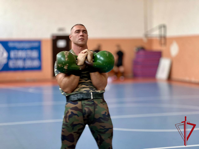 Росгвардия взяла «золото» в гиревом двоеборье в ЕАО 