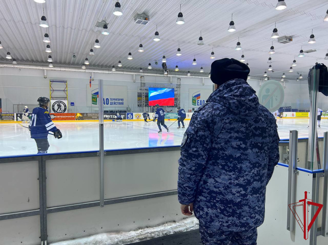 Безопасность хоккейного турнира ко Дню народного единства обеспечила Росгвардия в Биробиджане