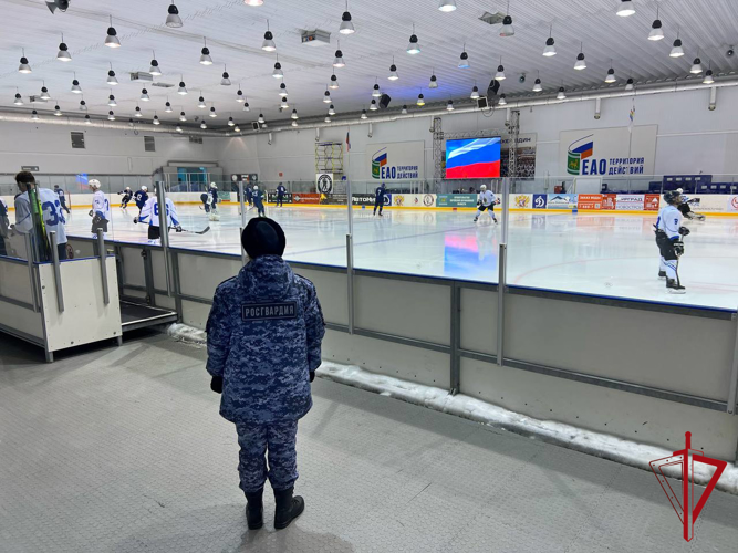 Безопасность хоккейного турнира ко Дню народного единства обеспечила Росгвардия в Биробиджане