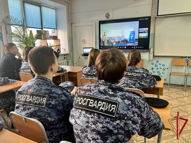 Связь через километры: Росгвардия связала биробиджанскую школу и лицей ЛНР