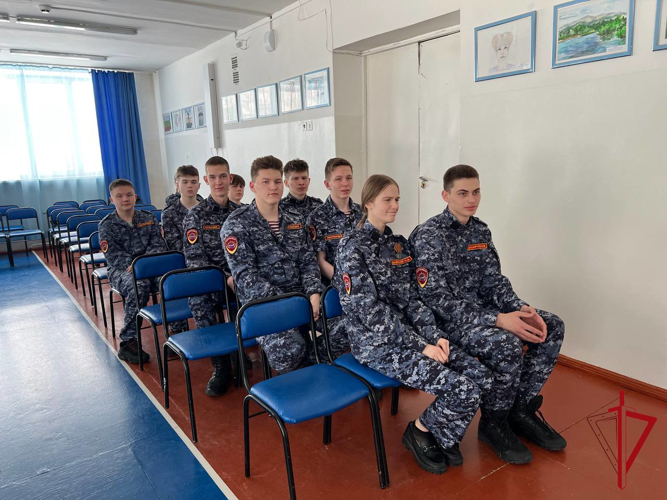 Памяти Михаила Калашникова посвящён урок от офицера Росгвардии