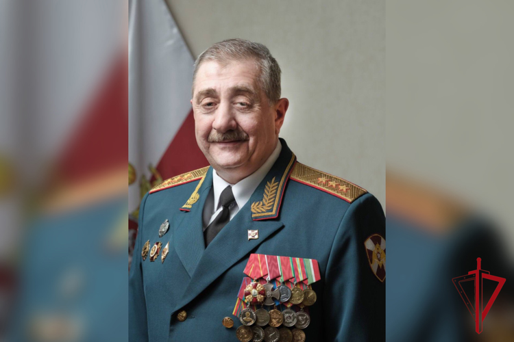 Командующий Восточным округом Росгвардии генерал-полковник Игорь Голлоев поздравил личный состав войск округа с наступающим Новым годом