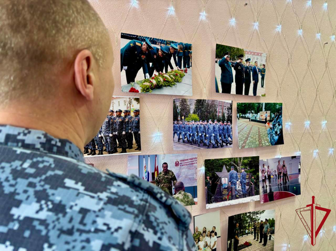 В преддверии профессионального праздника пресс-служба организовала фотовыставку и вручила награды журналистам