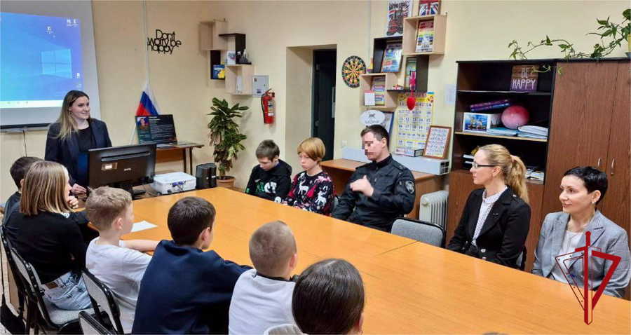 Герои среди нас: круглый стол участников СВО с воспитанниками центра "Солнечный" состоялся в Биробиджане