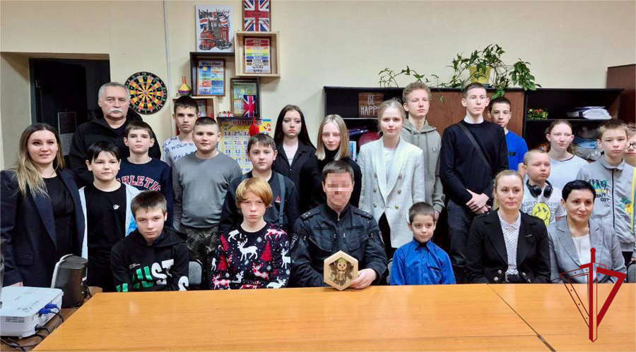 Герои среди нас: круглый стол участников СВО с воспитанниками центра "Солнечный" состоялся в Биробиджане
