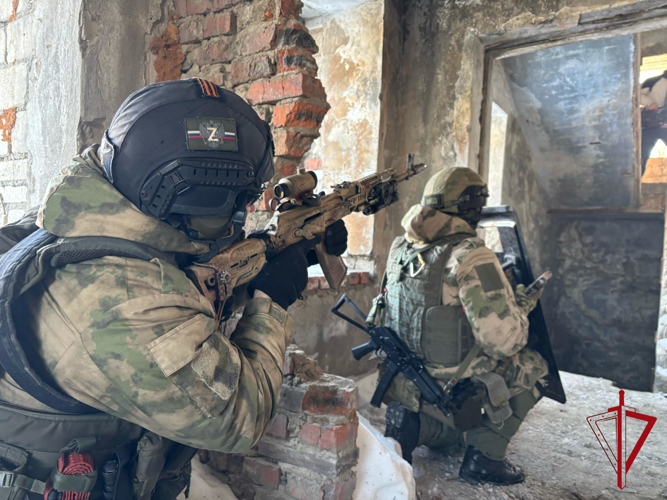 В Биробиджане подразделения специального назначения Росгвардии провели антитеррористическую тренировку