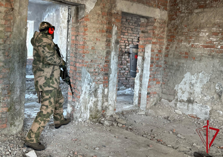 В Биробиджане подразделения специального назначения Росгвардии провели антитеррористическую тренировку