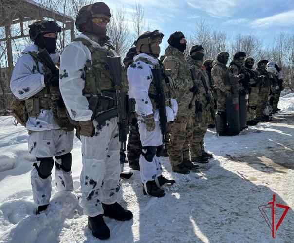 В Биробиджане подразделения специального назначения Росгвардии провели антитеррористическую тренировку