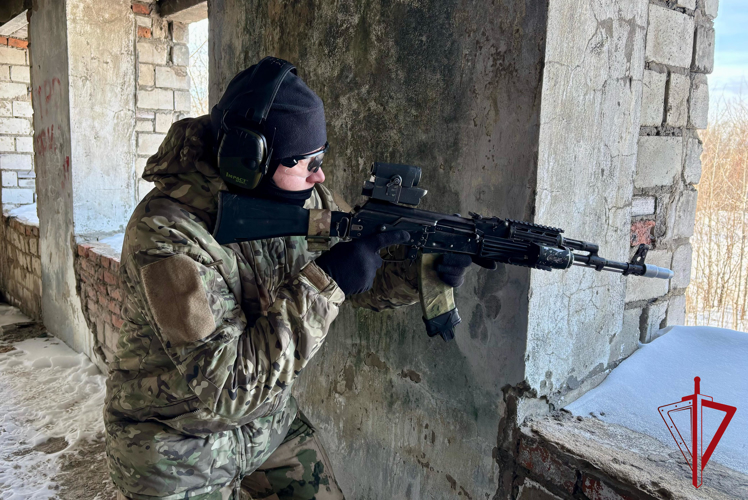 В Биробиджане подразделения специального назначения Росгвардии провели антитеррористическую тренировку