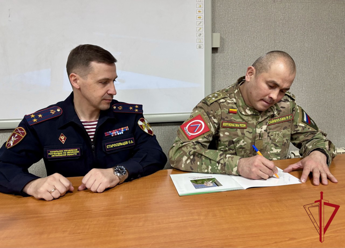 Герой России Рустам Сайфуллин встретился с бойцами спецподразделения Росгвардии в ЕАО