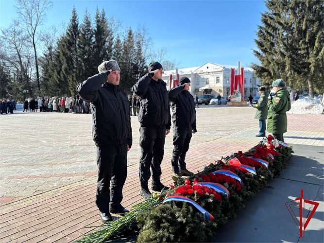 Росгвардейцы Биробиджана присоединились к памятным мероприятиям в честь Дня защитника Отечества