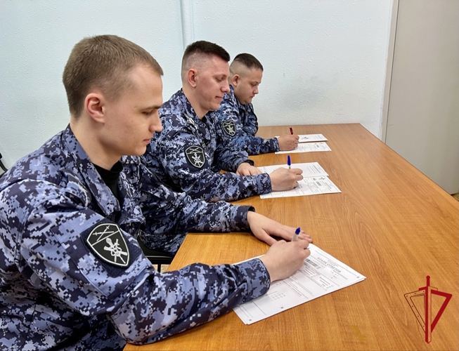 Историческая грамотность росгвардейцев проверена на «Диктанте Победы» в Биробиджане