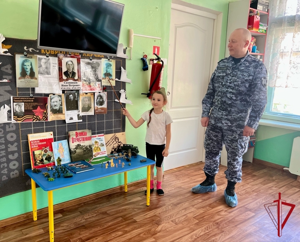 Росгвардия рассказывает детям о героизме защитников Родины