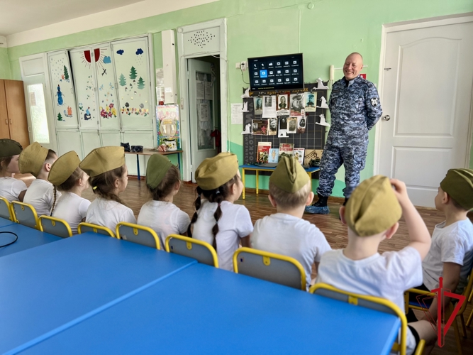 Росгвардия рассказывает детям о героизме защитников Родины