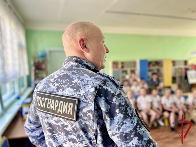 Росгвардия рассказывает детям о героизме защитников Родины