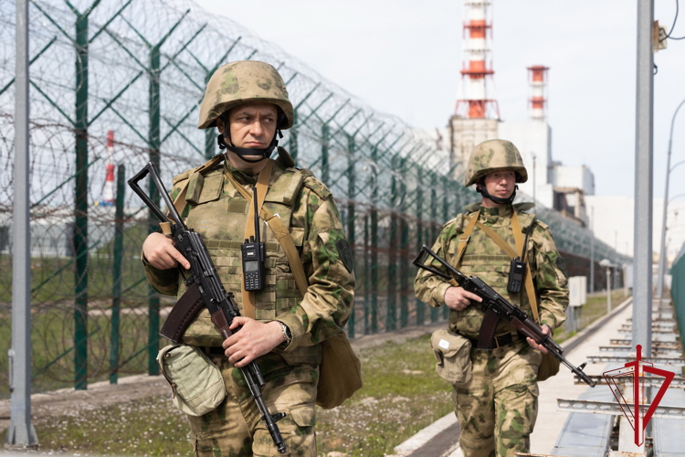 Первый заместитель директора Росгвардии генерал-полковник Юрий Яшин поздравил военнослужащих соединений и воинских частей по охране ВГО и специальных грузов с профессиональным праздником