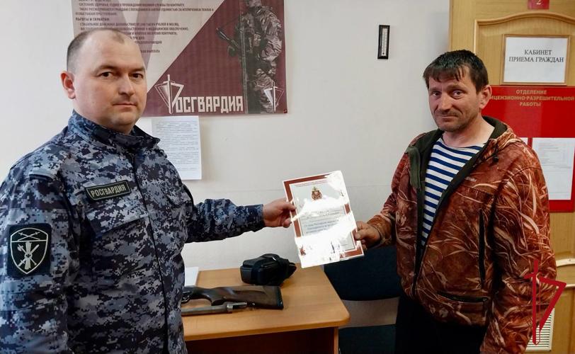 Жители автономии жертвуют своё оружия для нужд СВО
