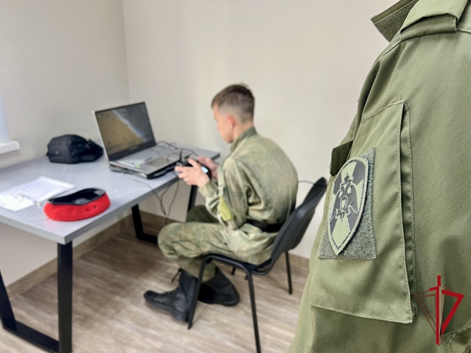 Офицеры Росгвардии ЕАО обучают детей военным профессиям на «Зарнице 2.0»