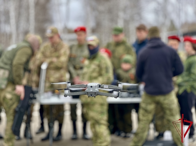 Офицеры Росгвардии ЕАО обучают детей военным профессиям на «Зарнице 2.0»