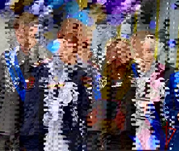 Торжественное вручение медалей выпускникам профильного класса Росгвардии состоялось в школе № 7 г. Биробиджана