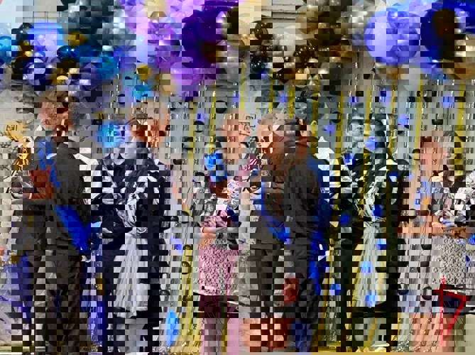 Торжественное вручение медалей выпускникам профильного класса Росгвардии состоялось в школе № 7 г. Биробиджана