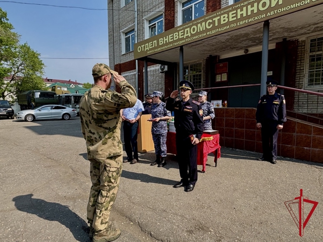 Росгвардейцы и ученики подшефного класса отмечены медалями за участие в Параде Победы в Биробиджане