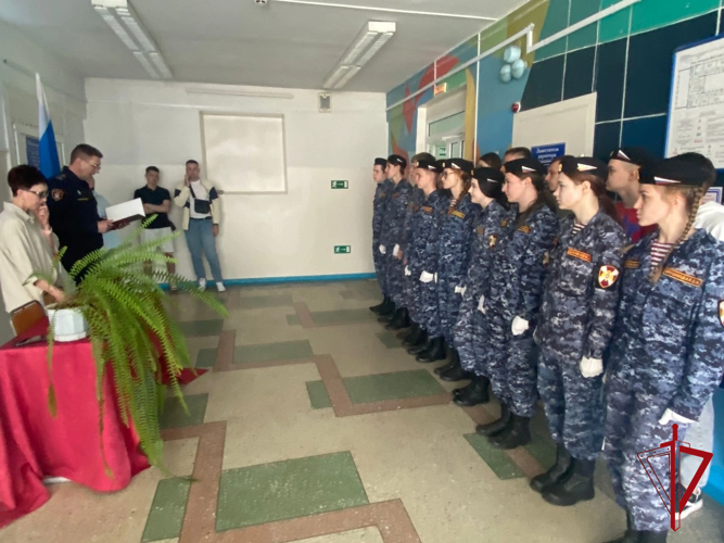 Росгвардейцы и ученики подшефного класса отмечены медалями за участие в Параде Победы в Биробиджане