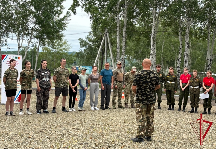 Сила, смекалка и командный дух: росгвардейцы стали призерами в «Семейной зарнице»  в Еврейской автономии