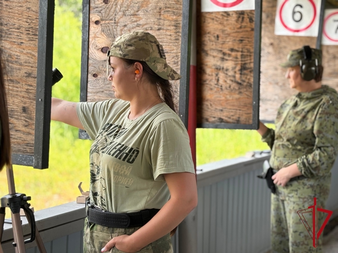 В Биробиджане росгвардейцы завоевали серебро в первенстве по стрельбе