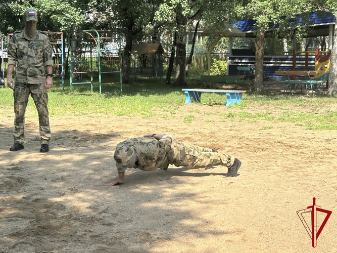 Акция «Каникулы с Росгвардией»: уникальные уроки самообороны для воспитанников Биробиджанского социально-реабилитационного центра