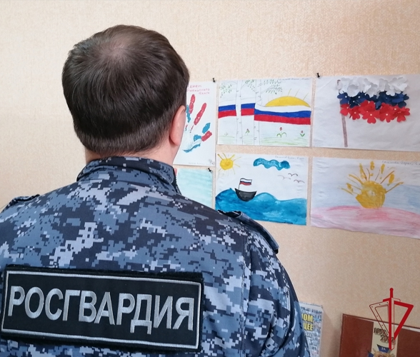 Детские рисунки триколора представили в ОВО Росгвардии по ЕАО