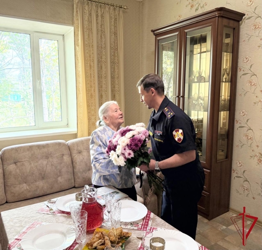 Глава региона и начальник Росгвардии по ЕАО поздравили ветерана ВОВ с 95-летием