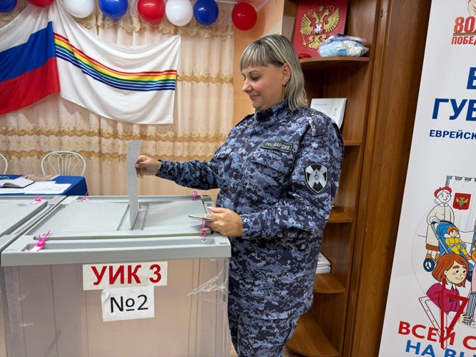 Росгвардия по ЕАО обеспечила безопасность во время проведения выборов губернатора региона