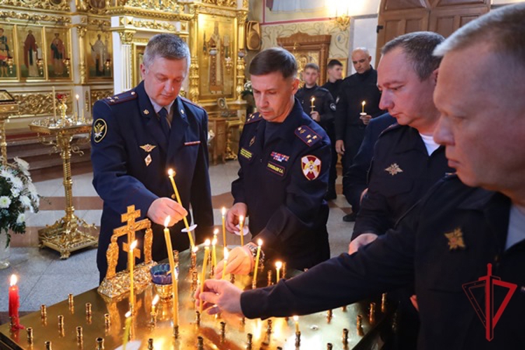 Сотрудники Росгвардии по ЕАО почтили память коллег, погибших при исполнении служебного долга