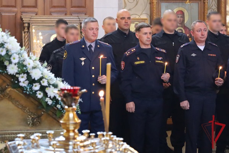 Сотрудники Росгвардии по ЕАО почтили память коллег, погибших при исполнении служебного долга