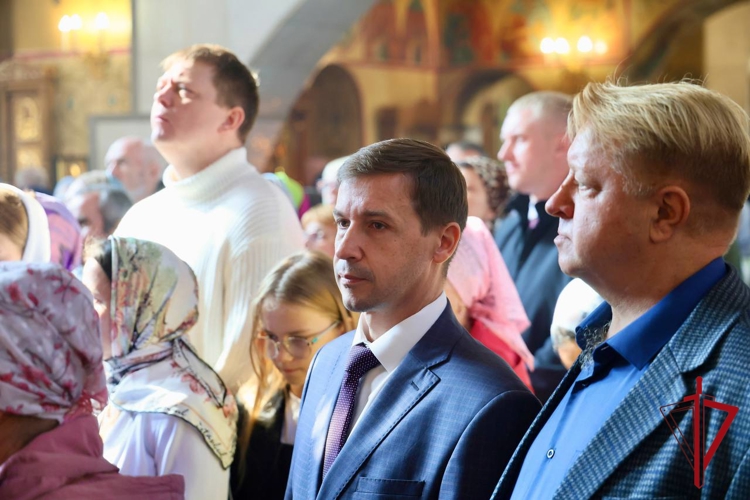 Полковник полиции Сергей Старосельцев поздравил епископа с 20-летием освящения кафедрального собора