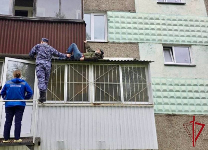 Профессионализм и быстрая реакция спасли жизнь пенсионеру в Биробиджане